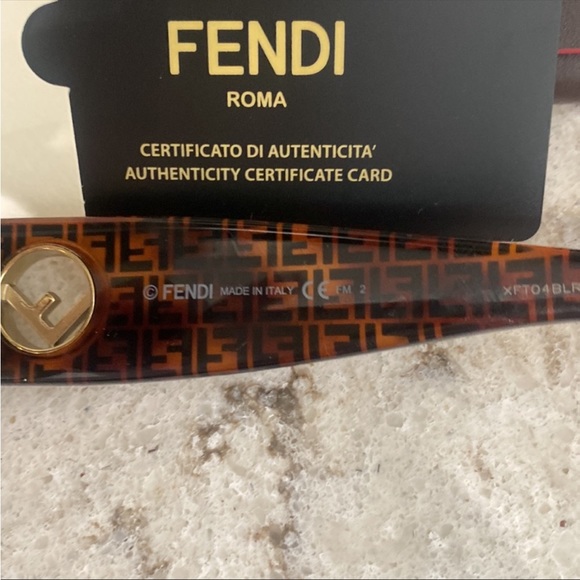 Fendi sunglasses - Picture 2 of 5